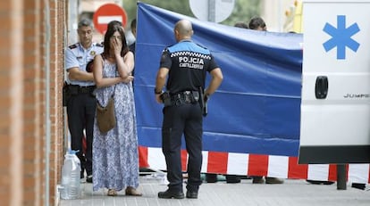 Agentes de Policía en el lugar de los hechos, en la calle Pietat.