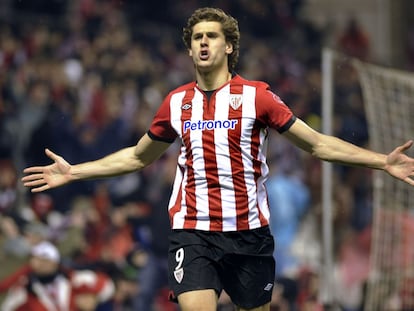 Fernando Llorente celebra un gol con el Athletic de Bilbao.