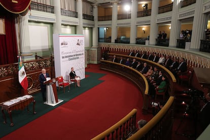 Andrés Manuel López Obrador presenta las iniciativas de reformas a la Constitución, el 5 de febrero.