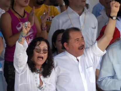 Murillo, junto a Ortega en un mitin de 2009.