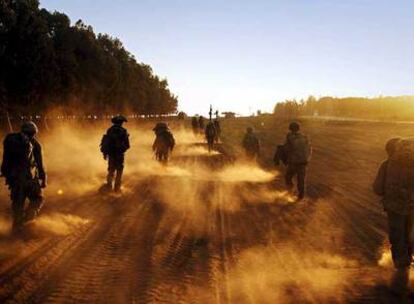 Soldados de infantería durante un entrenamiento, en una fotografía cedida por las Fuerzas de Defensa israelíes.