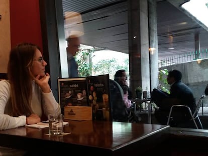 Carolina Rovai, en una cafeter&iacute;a de Madrid, este octubre.