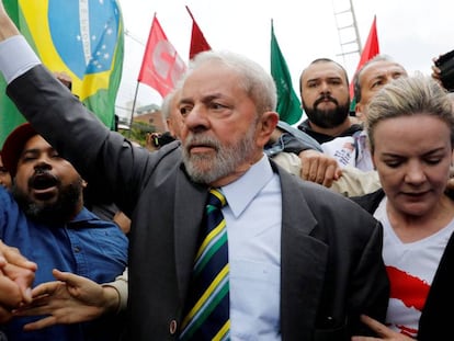 Lula e Gleisi antes de ex-presidente prestar depoimento a Moro em Curitiba no dia 10 de maio de 2017