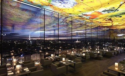 El edificio del hotel Sofitel Viena Stefansdom est firmado por el arquitecto francs Jean Nouvel. Y la obra artstica que ilumina el techo del bar y restaurante The Loft, en la planta 18, la ltima del edificio, es obra de la artista suiza Pipilotti Rist. Cuando la vista logre despegarse de sus vivos colores, descubrir la torre de la catedral de Viena y los tejados del centro histrico.