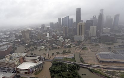Vista aérea de la ciudad de Houston con las carreteras vacías, el 29 de agosto.