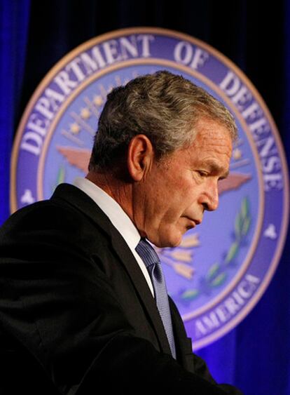 El presidente de EE UU, George W. Bush, pronuncia un discurso en el Pentágono.