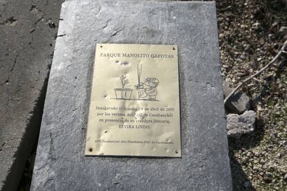 La placa del parque Manolito Gafotas en Carabanchel, a la espera de construcción desde 2006.