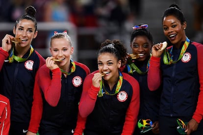 Aly Raisman, Madison Kocian, Lauren Hernandez, Simone Biles y Gabby Douglas.