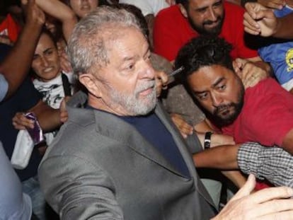 El expresidente de Brasil se despide de la libertad con durísimas críticas a los jueces. “Yo no soy un ser humano más. Yo soy una idea. Y las ideas no se encierran”, afirma