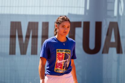 Raducanu, esta semana durante un entrenamiento en Madrid. / MMO