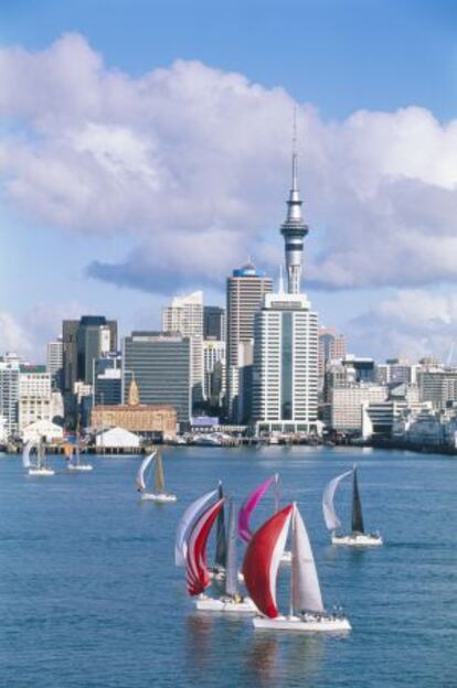 Veleros en la bahía de Auckland, la principal ciudad de Nueva Zelanda.