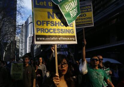 Un grupo de manifestantes, el pasado 20 de julio, defienden el derecho de asilo en las calles de Sidney 