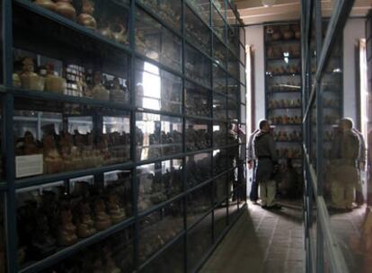 El almacén del Museo Larco, abierto al público, acumula 45.000 piezas arqueológicas perfectamente clasificadas