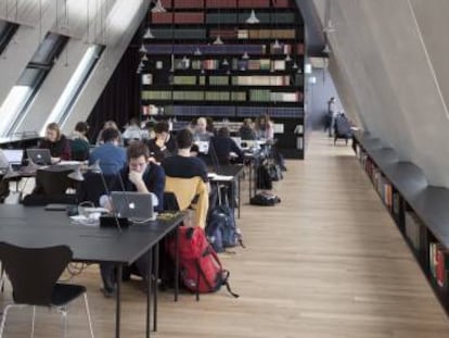 Biblioteca de la Fundación Feltrinelli.