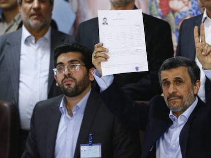 El expresidente iraní Mahmud Ahmadineyah registra su candidatura para las elecciones del pasado 19 de mayo.