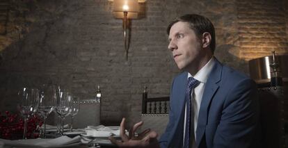 El diplomático británico Ian Wiggins durante su entrevista en Madrid.