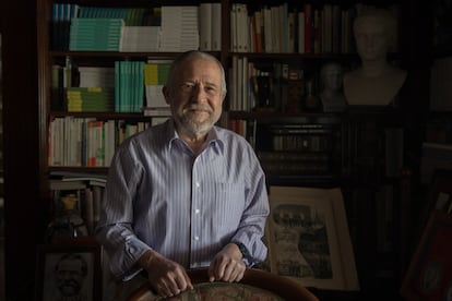 El neurocientífico Francisco Mora en su domicilio de Madrid.