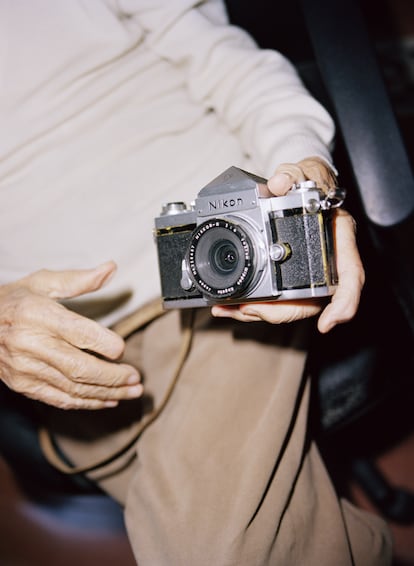 Paolo di Paolo's hands hold his camera.