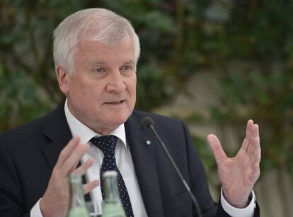 Horst Seehofer en una conferencia de prensa en Gmund este s&aacute;bado. 