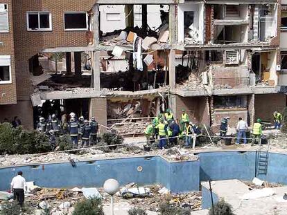 El piso de Leganés en el que se suicidaron siete implicados en el 11-M, al día siguiente de la explosión.