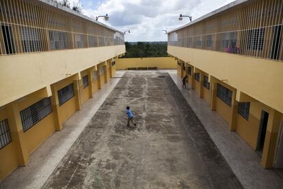 Interior del colegio Miranda Mirabal, que alberga una de las primeras aulas de recurso de la República Dominicana.