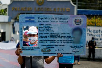 Entre las exigencias de los manifestantes en El Salvador destaca la del derecho a tener un nombre adecuado a su identidad y expresión de género.