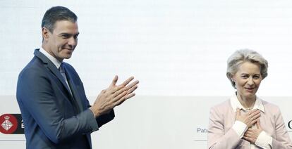 Pedro Sánchez, presidente del Gobierno y Ursula von der Leyen, presidenta de la Comisión Europea. 