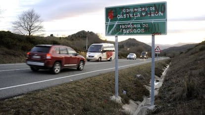 Pintada a favor de la incorporación de Treviño a Álava en la entrada al enclave burgalés.