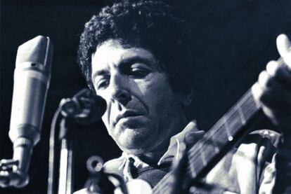 Leonard Cohen en uno de los fotogramas de<i> Bird on a wire.</i>