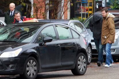 El entrenador de Marta Domínguez, César Pérez, en el instante de ser detenido.