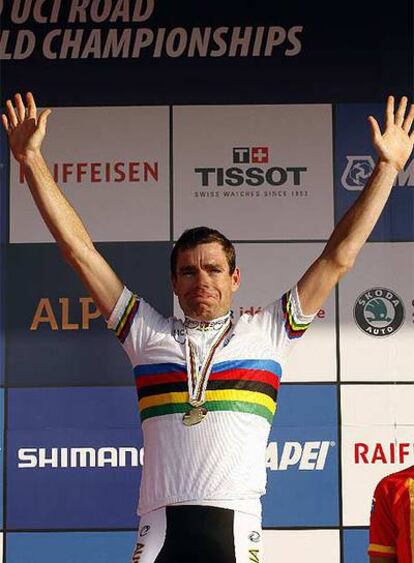 Cadel Evans celebra su triunfo en el Mundial de ciclismo.
