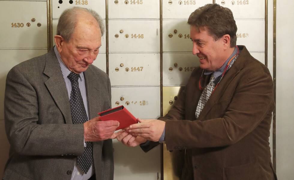 El historiador Nicolás Sánchez-Albornoz y Luis García Montero, director del instituto Cervantes. 