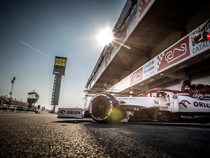 Antonio Giovinazzi sale a la pista en las pruebas celebradas en el Circuit de Montmeló a finales del mes de febrero.