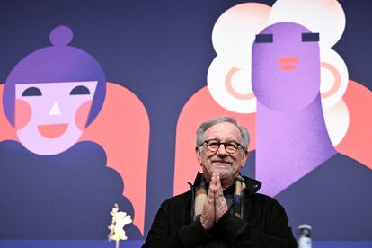 Steven Spielberg, al final de su rueda de prensa del Oso de Oro de Honor.