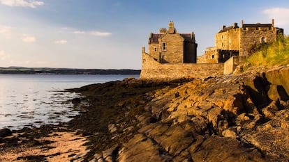 El castillo de Blackness (Escocia), que se convierte en Fort William en 'Outlander' (emitida por Movistar +).