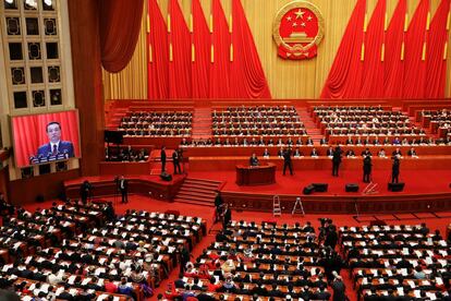 El primer ministro Chino, Li Keqiang, se dirige a los delegados durante la sesión de apertura de la Asamblea Popular Nacional (APN), el 5 de marzo.