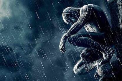 En <i>Spider-Man 3</i>, el trepamuros se viste de negro y se enfrenta a su reverso.