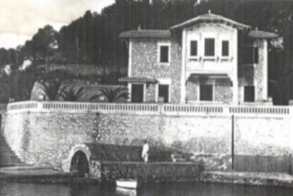 La historia del derribo comienza en 1944 con este pequeño chalet a orillas del mar Mediterráneo.