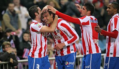 Antonio López, Valera, Mérida y Assunçao celeran un gol en el Calderón, en 2011.