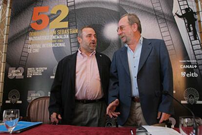 El director del festival, Mikel Olaciregui (a la izquierda), y José Ángel Herrero, ayer en San Sebastián.