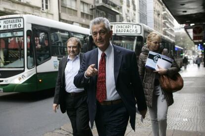 El candidato peronista Alberto Rodríguez Saá durante su campaña electoral en Buenos Aires.
