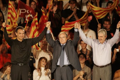 José Montilla (1955) es el único presidente de la Generalitat que ha nacido fuera de Cataluña. Se afilió al PSC en 1978. Desde 1985 a 2004 fue alcalde de Cornellá de Llobregat. Ese año José Luis Rodríguez Zapatero lo nombró ministro de su Gobierno. En la imagen, Montilla (c) en el mitin final de la campaña de las autonómicas catalanas celebradas en el Palau Blaugrana de Barcelona, el 30 de octubre de 2006.