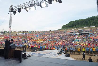 El presidente estadounidense Donald Trump se dirige a los scout con motivo del Congreso Nacional de Boy Scout en Glen Jean, West Virginia.