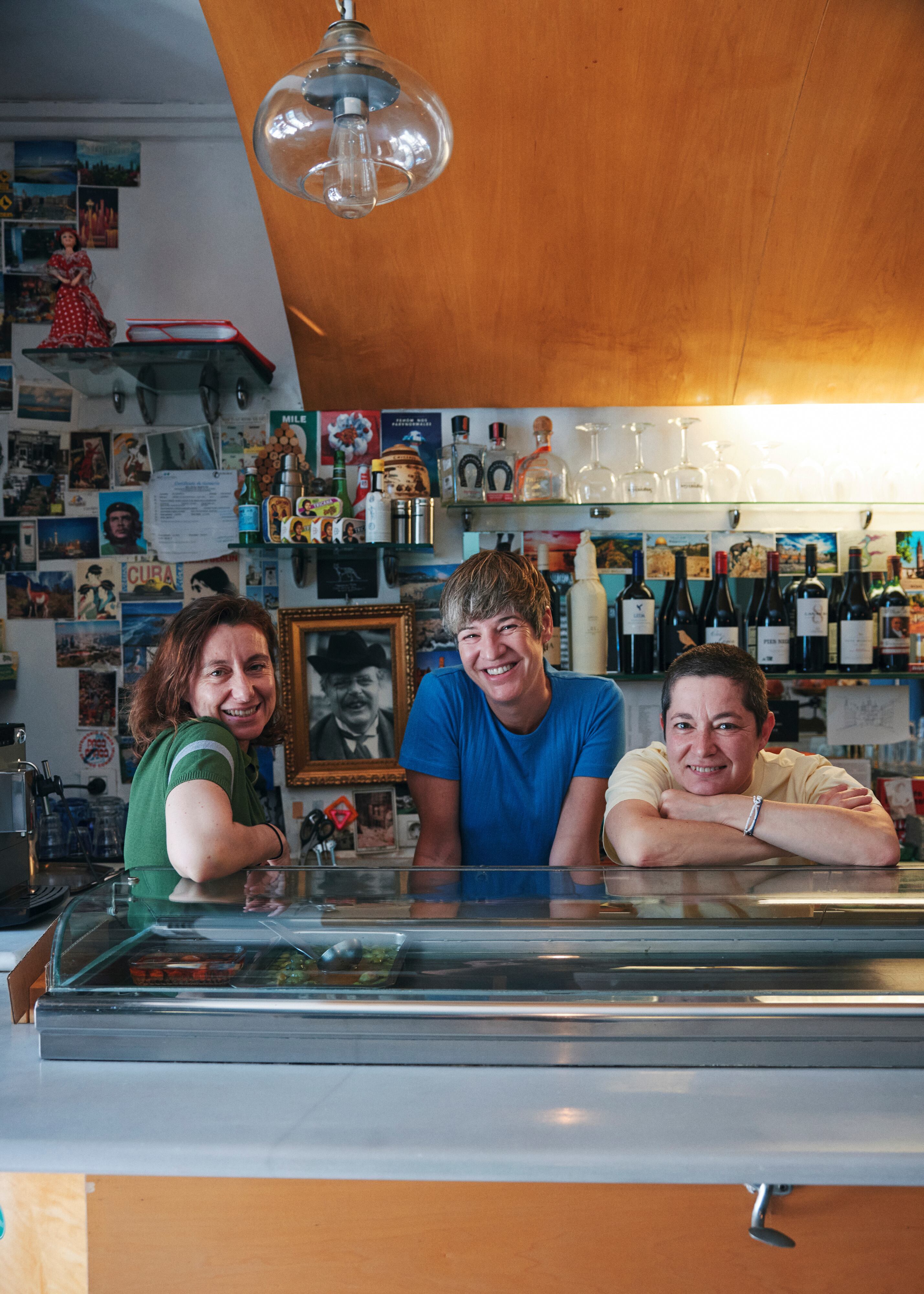 Lola Hidalgo, Elena Vega Baena y Jopi Hidalgo, dueñas de La Taberna Errante.