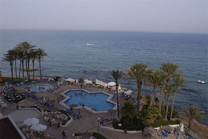Piscina del hotel La Zenia, en la costa de Alicante.