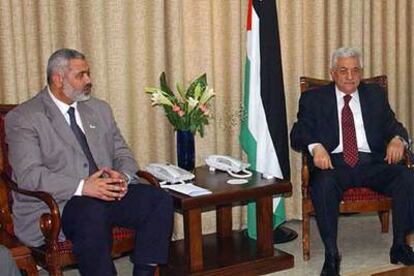 Haniya y Abbas conversan esta mañana en Gaza.