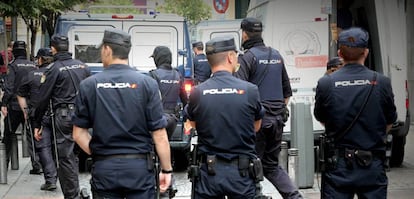 Agentes durante una operación policial.