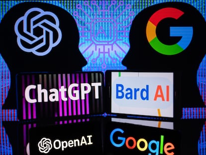 Los logos de ChatGPT, de OpenAi, y Bard, de Google en pantallas de móviles.