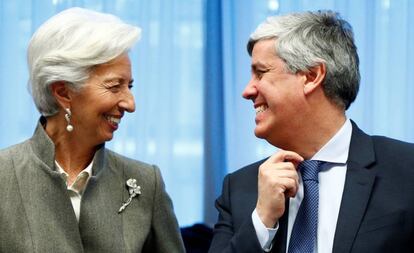 El presidente del Eurogrupo, Mário Centeno, junto a la presidenta del BCE, Christine Lagarde, en Bruselas.