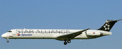 El avión siniestrado, un MD-82 de Spanair, en una foto tomada el pasado 16 de julio.